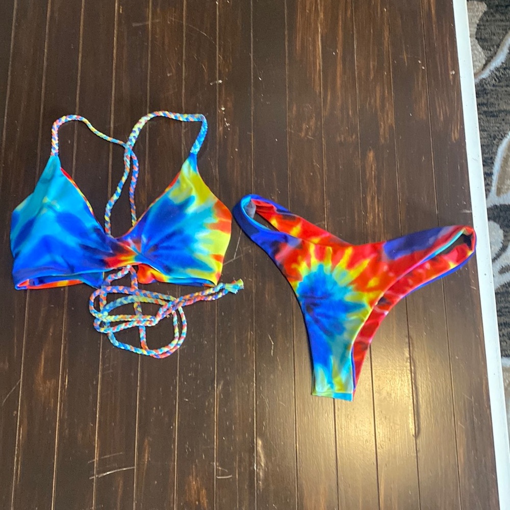 Tie Dye bathing suit. Fits great and stays in place!!Size 6